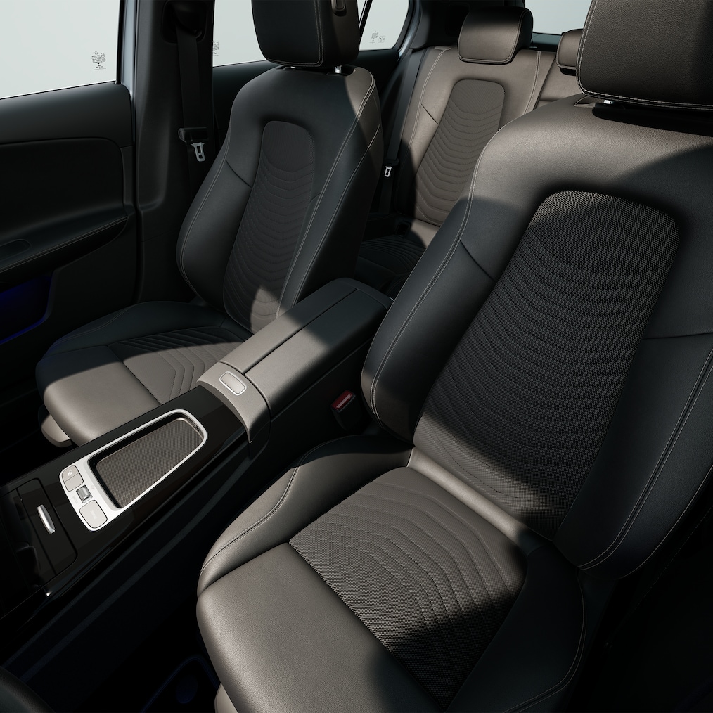 Interior of the Mercedes-Benz A-Class with focus on media equipment. 