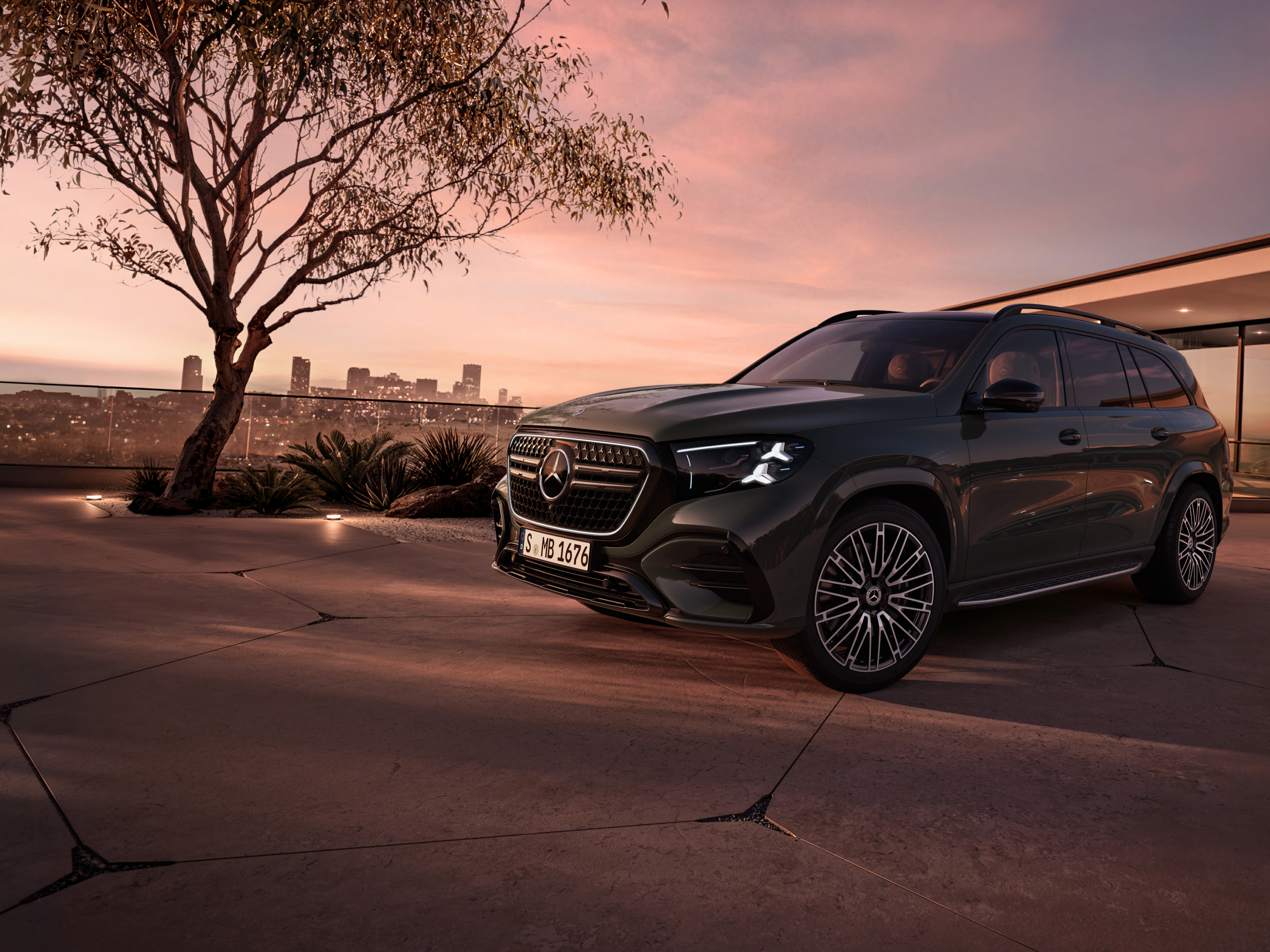 Exterior | The new GLS | Mercedes-Benz The exterior of the new GLS from Mercedes-Benz.