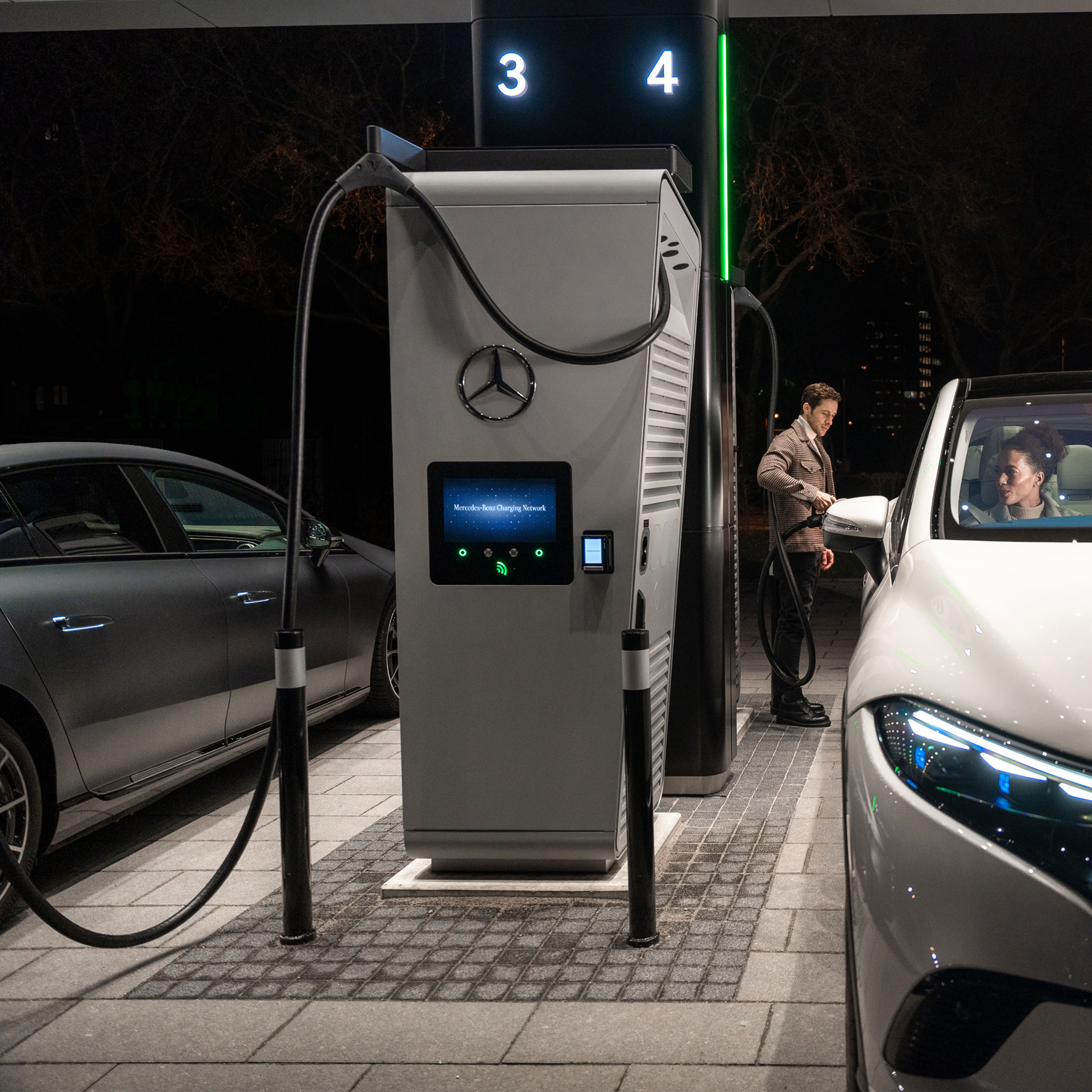 Charging on the go | Mercedes-Benz Charging on the go with MB.CHARGE Public (formerly known as Mercedes me Charge).