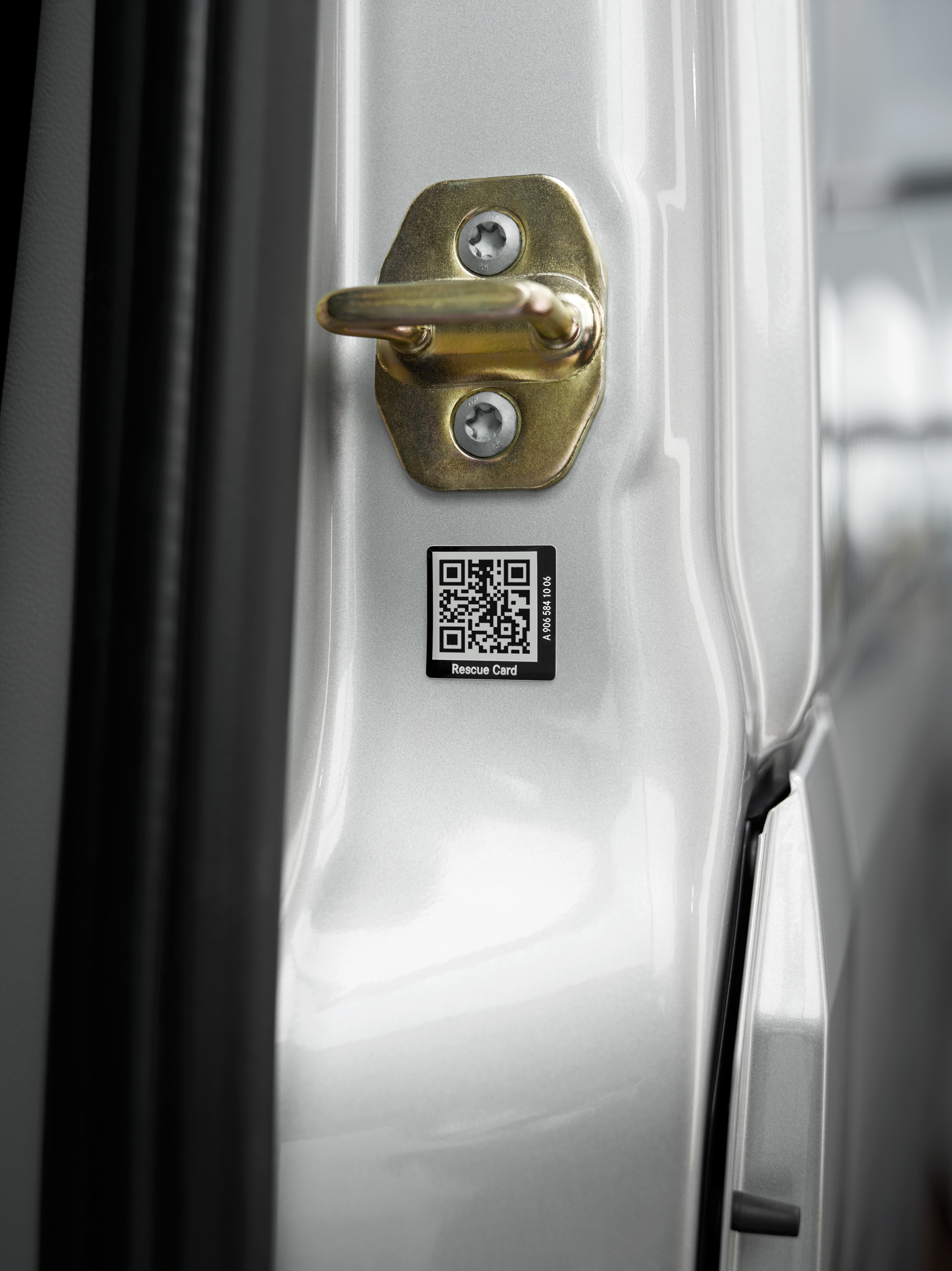 Mercedes-Benz | Van care | Rescue sticker Close-up of a rescue card sticker with QR code on the vehicle door for rapid assistance in an emergency.