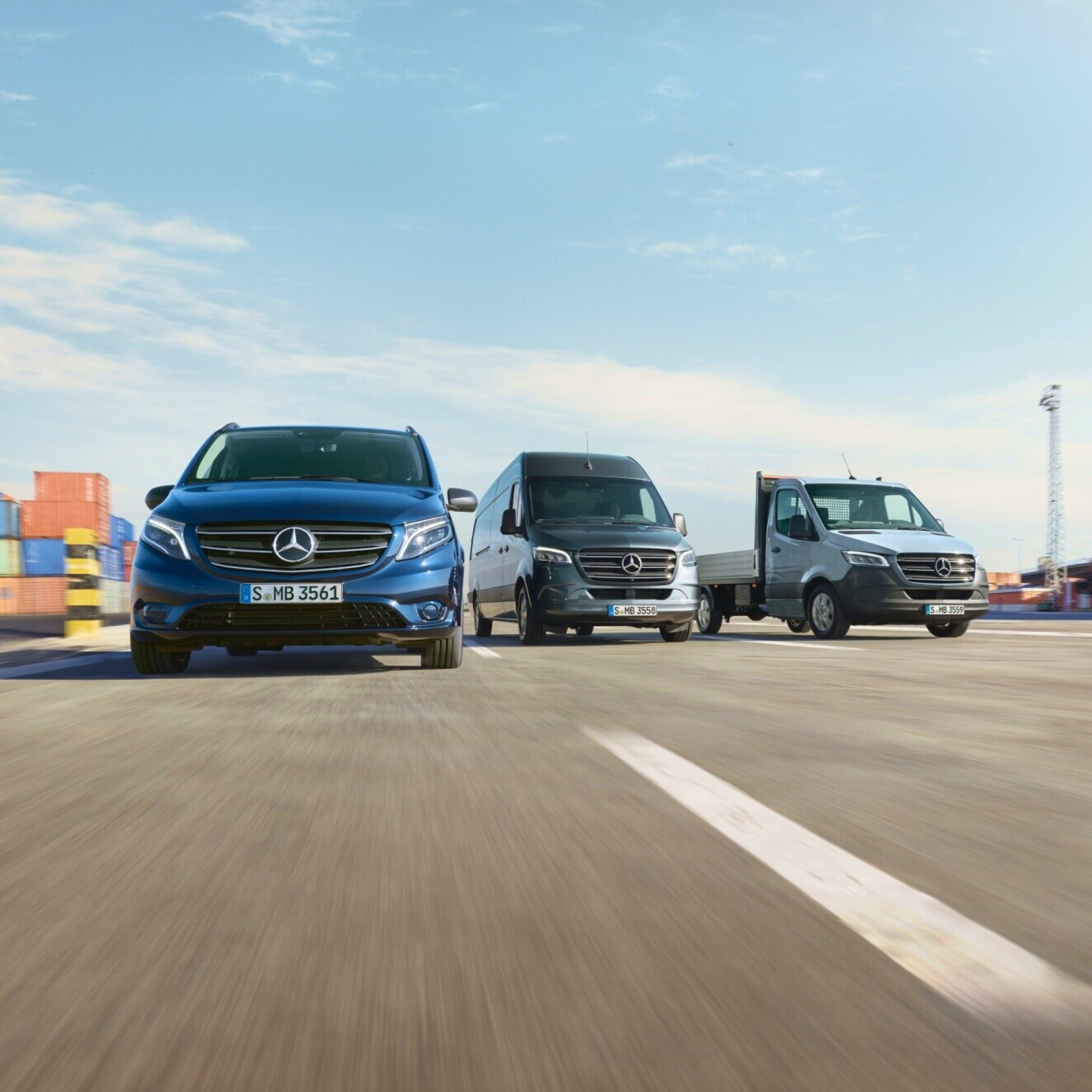 Fleet management | Digital Extras | Mercedes-Benz A fleet of vans with Mercedes-Benz vehicles.