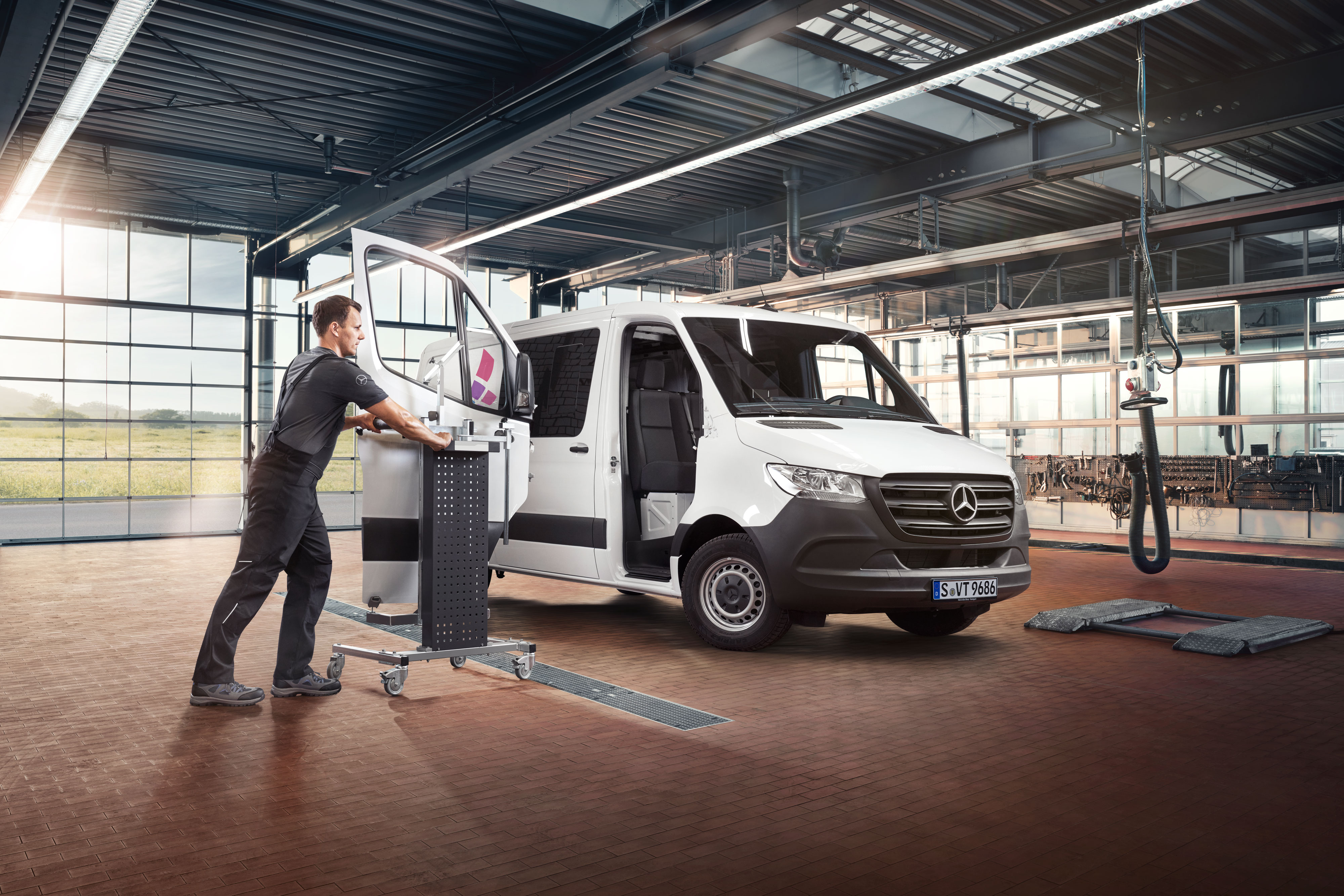 Mercedes-Benz | Vans Quality Engineering Mercedes specialist using Mercedes-Benz Xentry and special tools on a van in a modern workshop.