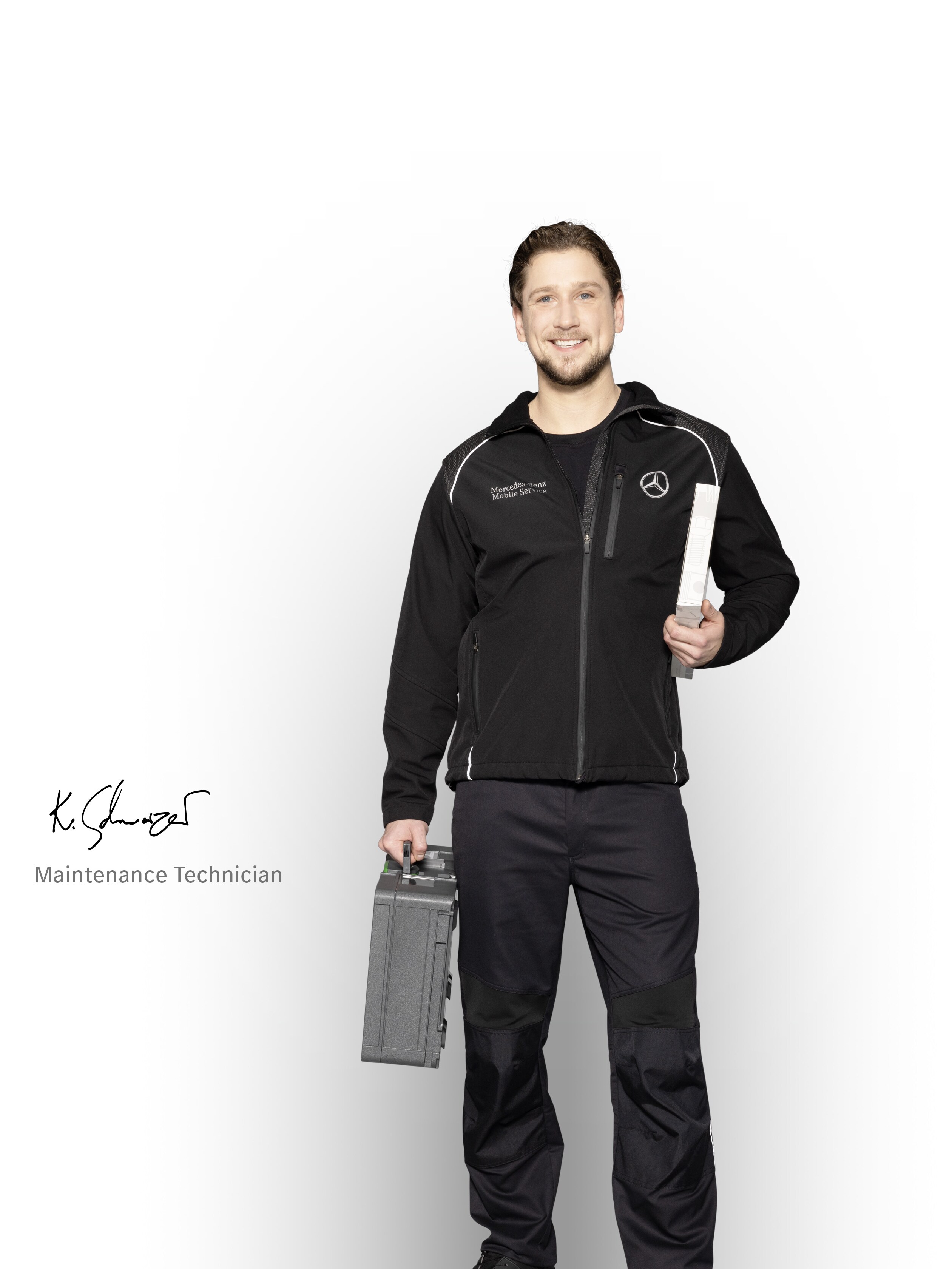Mercedes-Benz Mobile Service Maintenance Technician ready to support.