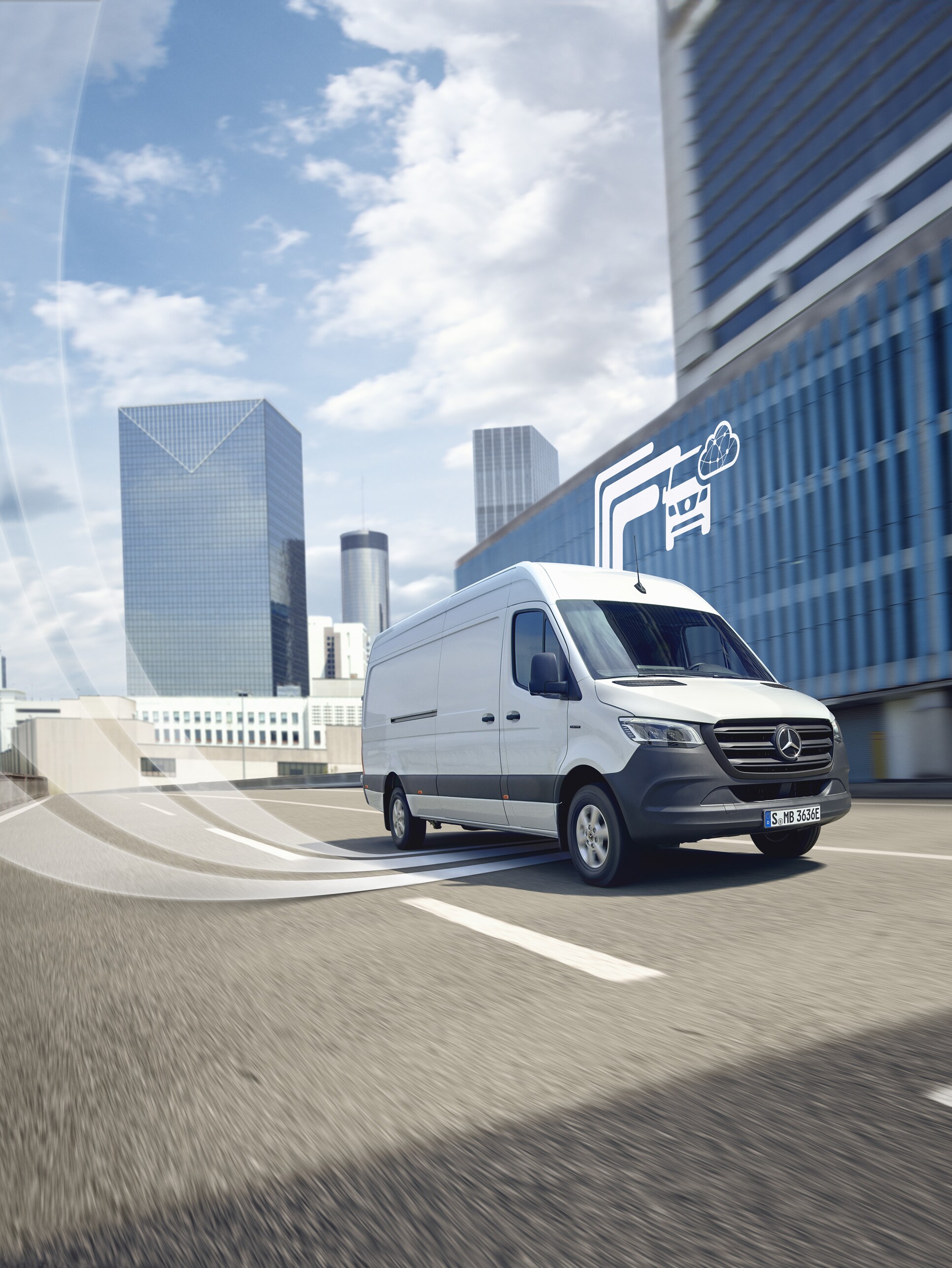 Mercedes-Benz van driving through the city, networked for optimum Mercedes-Benz uptime and vehicle monitoring.