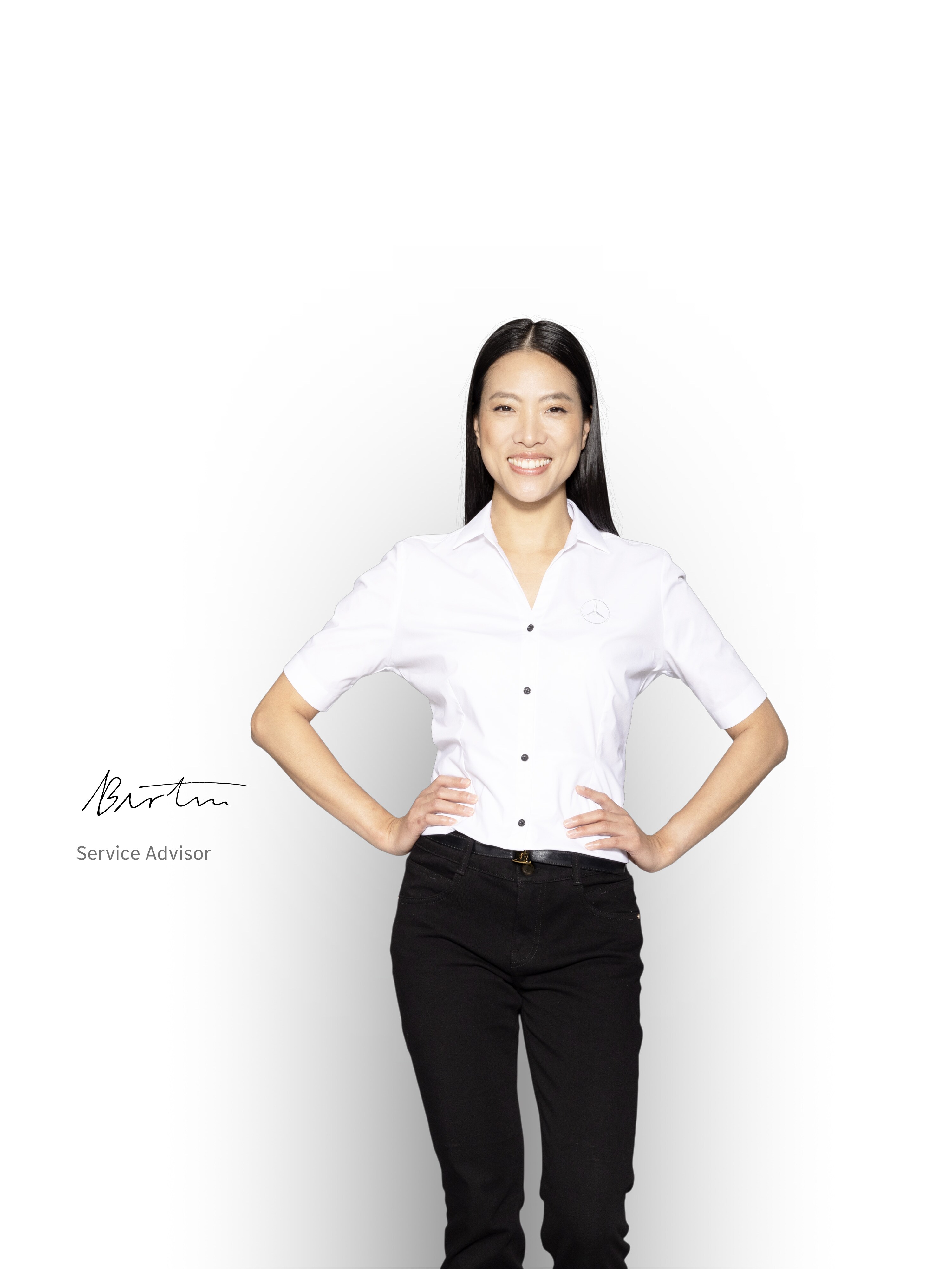 A Mercedes-Benz Service Advisor ready to inform about Connectivity Solutions.